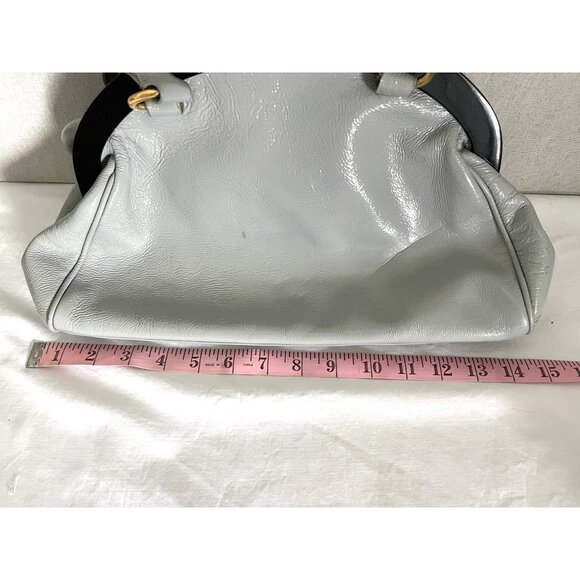 Hobo International Gray Patent Leather Handbag With Polka Dot Lining - Picture 4 of 16